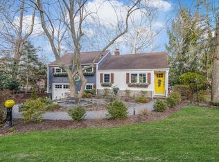 27 Stiles Dr, Melville, NY 11747