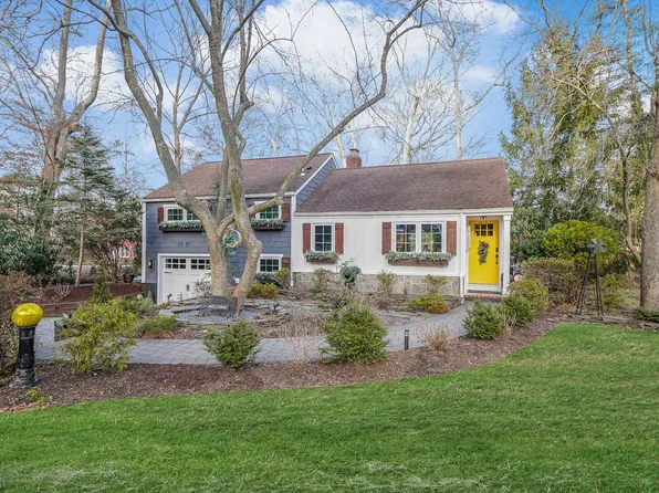 27 Stiles Drive, Melville, NY 11747