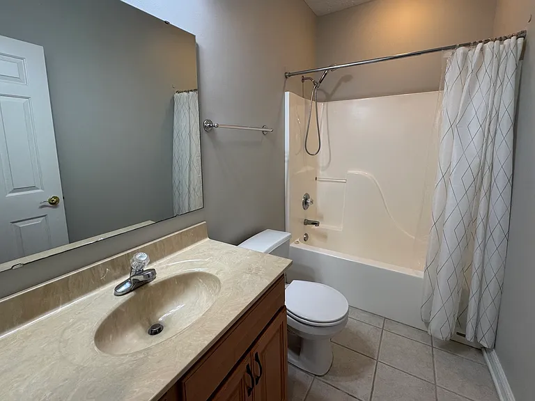 1442 Oakhill Dr — Photo 10