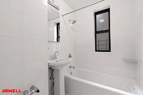 Rented by Arwell Realty | media 15