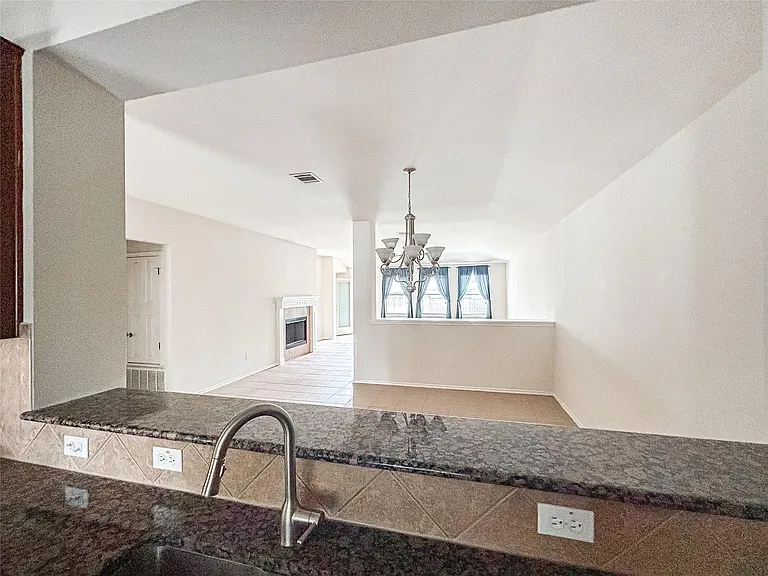 7810 Squirrel Hollow Dr — Photo 14