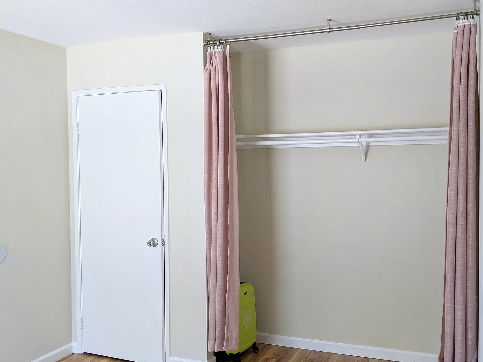 2 bed, 867 sqft, $3,200 — Photo 2
