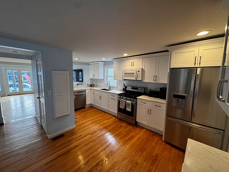 35 Lawrence Ave — Photo 6