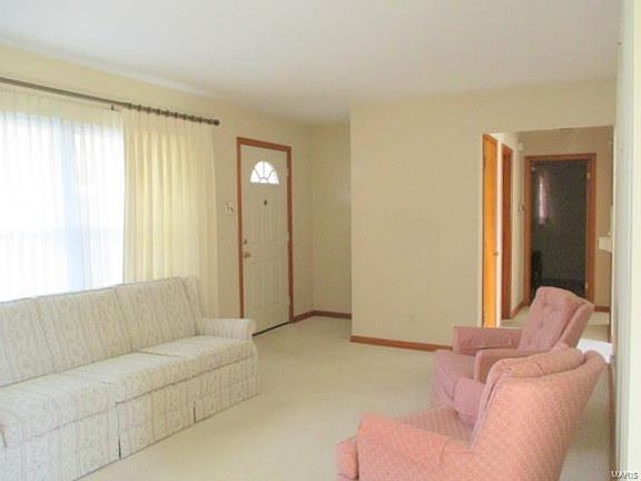 3rd image of 1070 Lindsay Ln