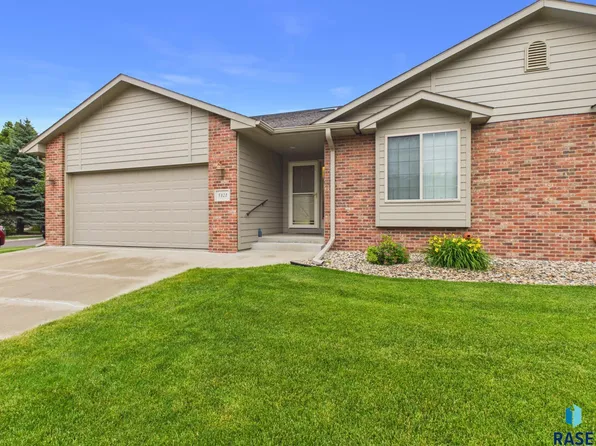 5321 W Summer Creek Pl, Sioux Falls, SD 57106