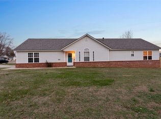 774 N Double Springs Rd, Fayetteville, AR 72704