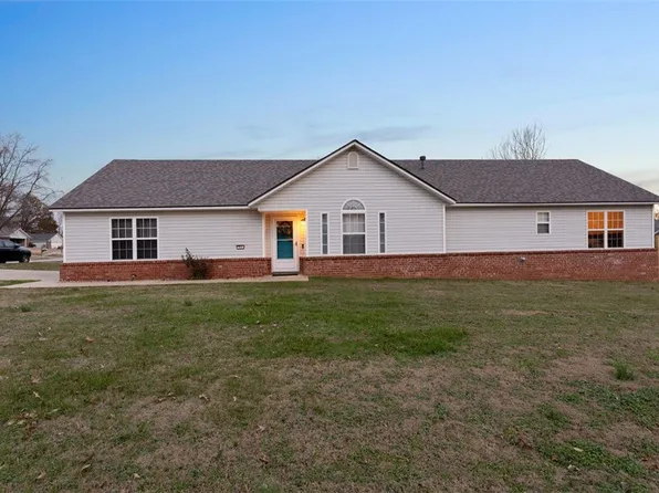 774 N Double Springs Rd, Fayetteville, AR 72704