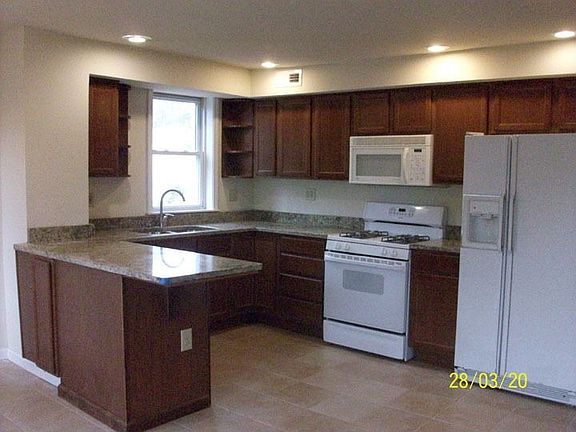 Brand new cabinets, granite counter tops