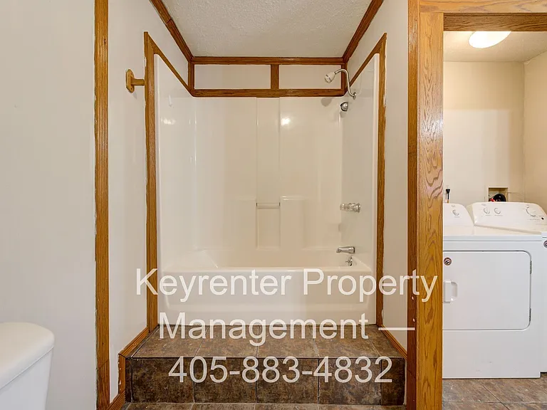 3607 SW 12th St — Photo 7