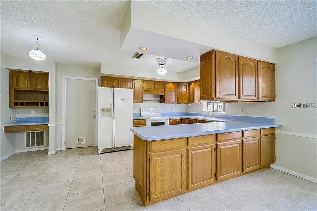 3 bed, 2.0 bath, 1492 sqft, $2,500 — Photo 4