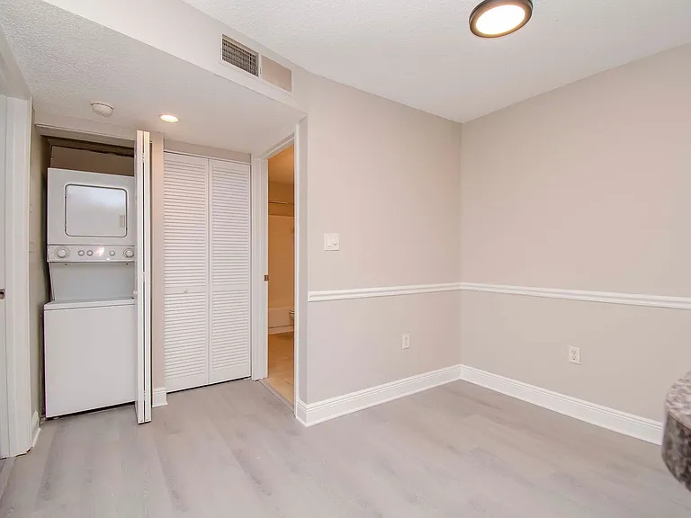 202 Lake Parsons Grn #207 — Photo 6