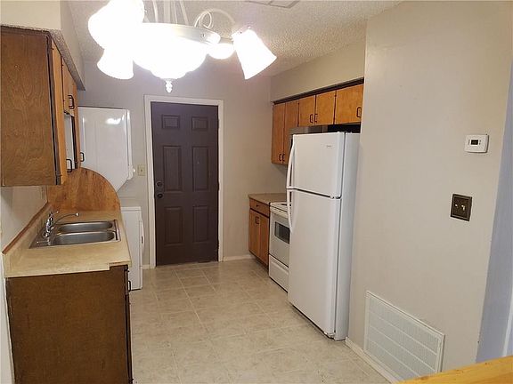 4th image of 716 S Oak Hill St