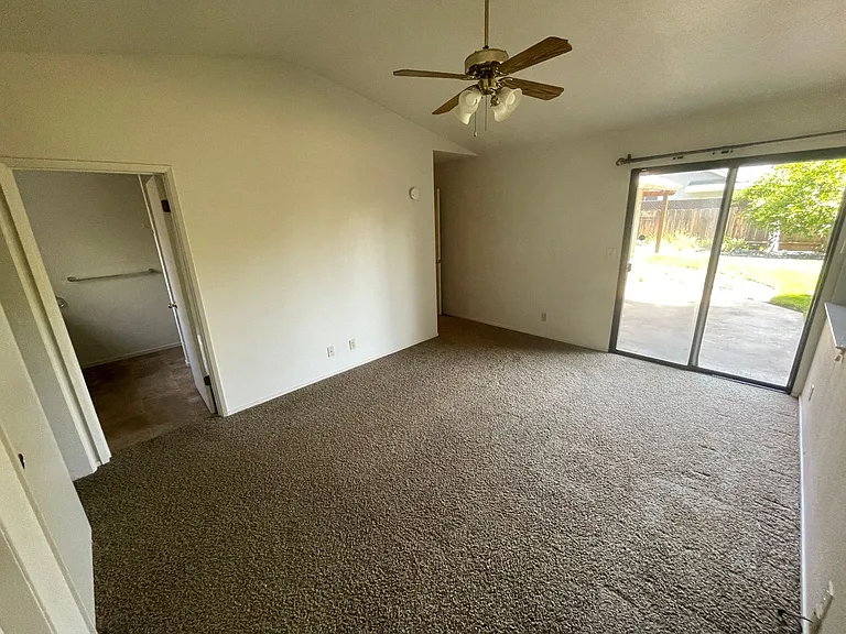 387 Autumn Gold Dr — Photo 2