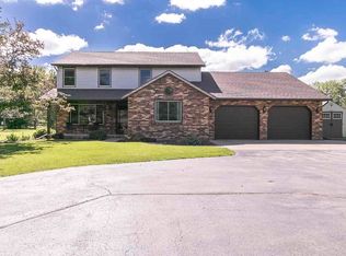 2821 Meadow Flower Ln, Green Bay, WI 54313