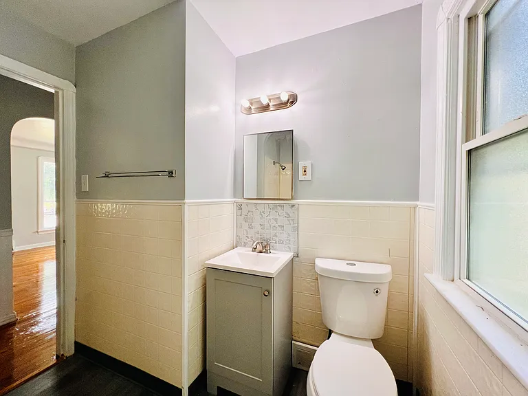 8606 Rosewood Ave — Photo 15