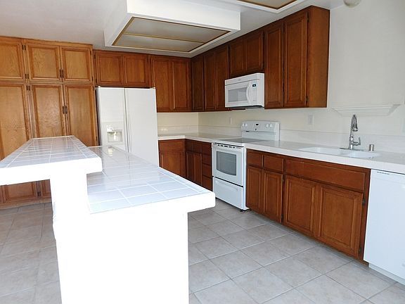 5th image of 1065 Las Rosas Ct