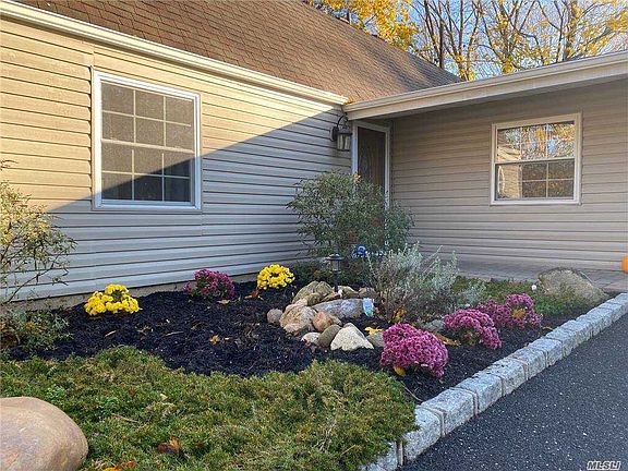 3rd image of 15 Somers Ln