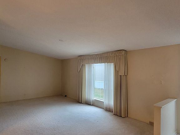 4th image of 256 Grissom Ct #256