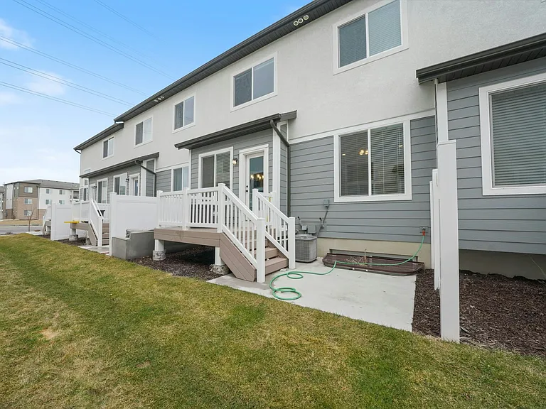 291 W 730 N — Photo 2