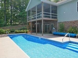 300 Autumn Ave, Huddleston, VA 24104