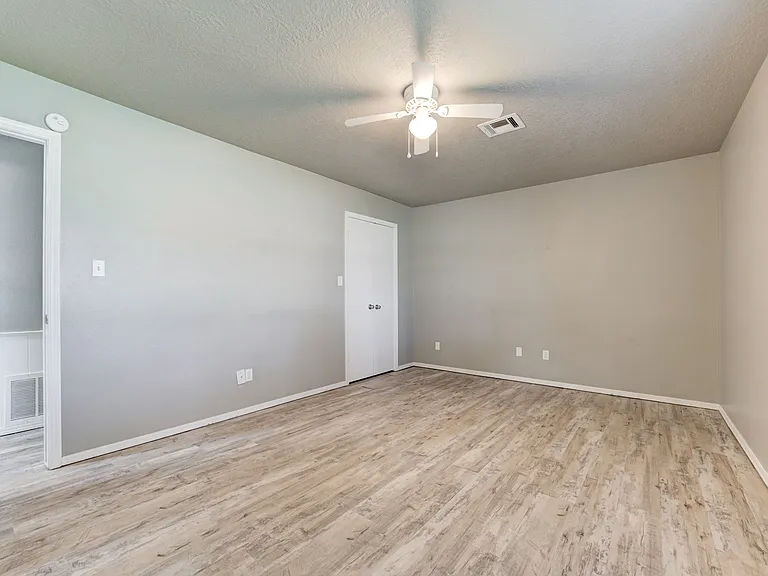 2287 Houston Ave — Photo 20