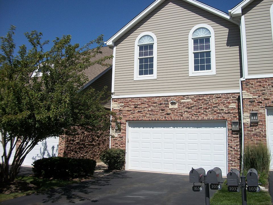 1st image of 1034 W Bogey Ln