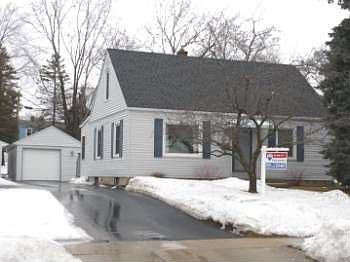 1st image of 916 Blackstone Ave