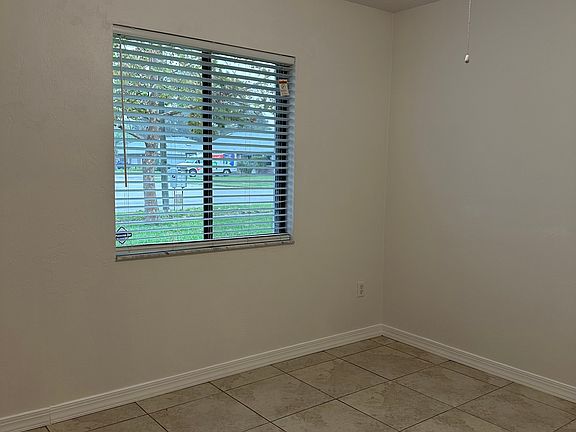 3rd image of 831 Acorn Ln
