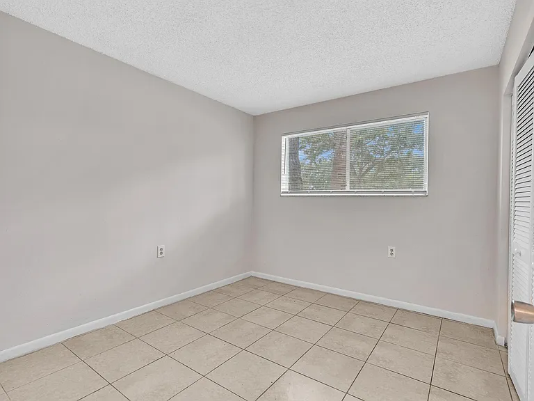 1020 Lake Victoria Dr #B — Photo 31