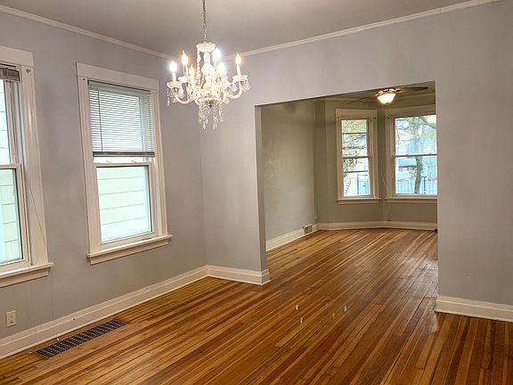 2nd image of 2240 W Farragut Ave #1