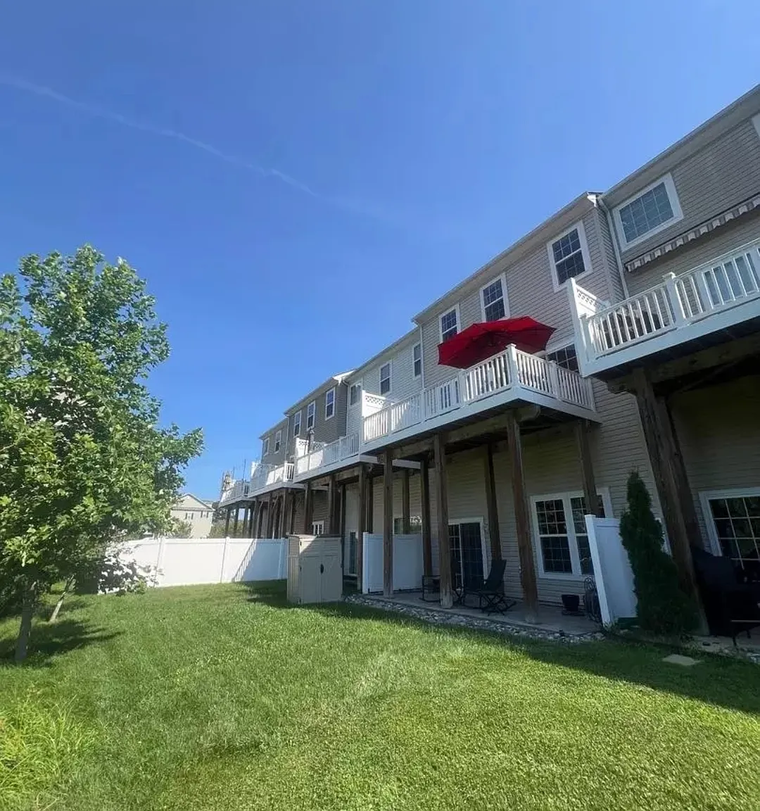 3 bed, 2952 sqft, $3,300 — Photo 3
