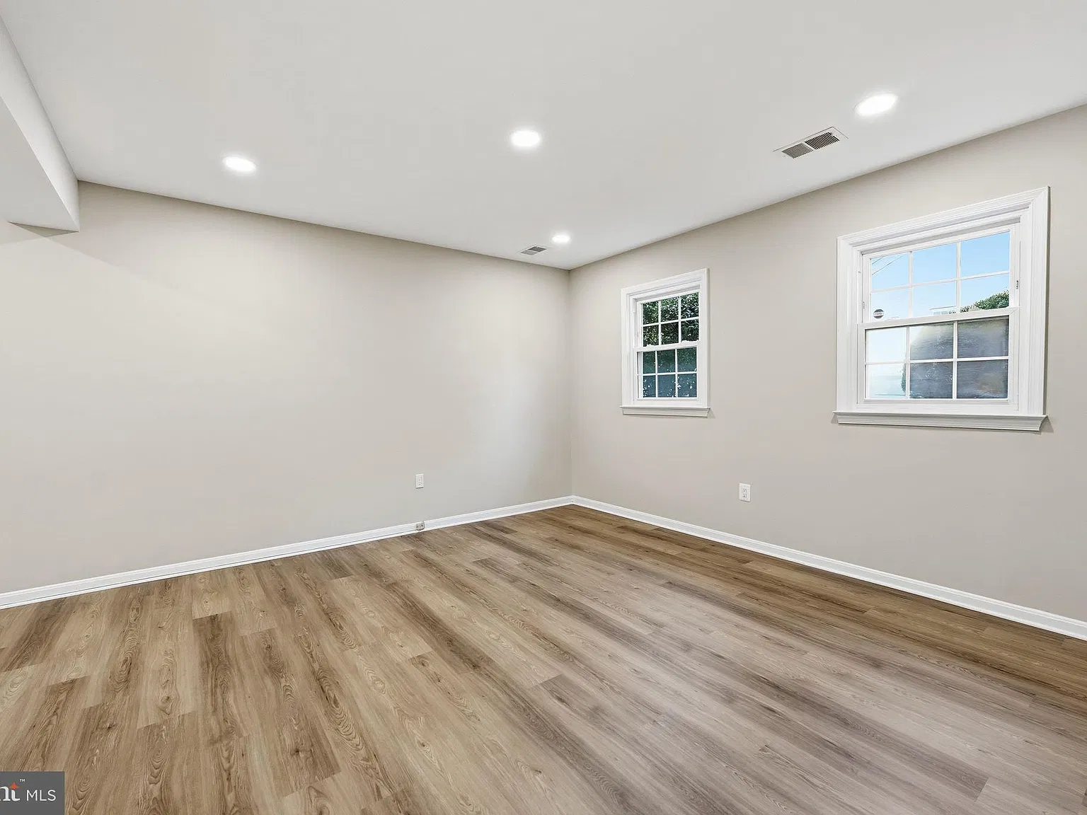 3 bed, 2.5 bath, 2090 sqft, $3,400 — Photo 4
