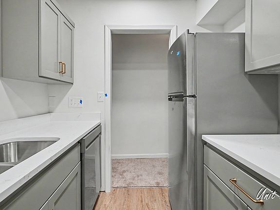 5th image of 2901 University Dr E