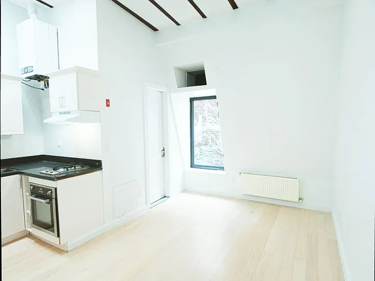 78 Herkimer St #404 — Photo 4