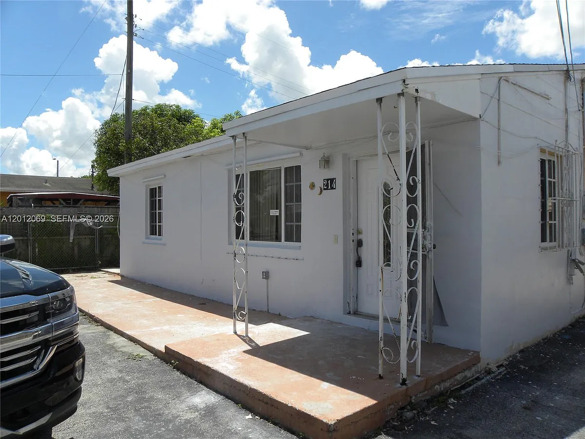 Building Photo - 214 NW 49th Ave #FRONT