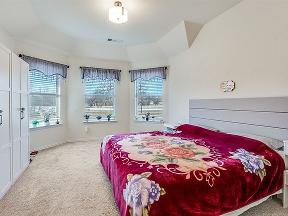 4th image of 3025 Glenbrook Dr