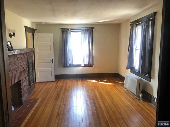 3rd image of 178 Paterson Ave