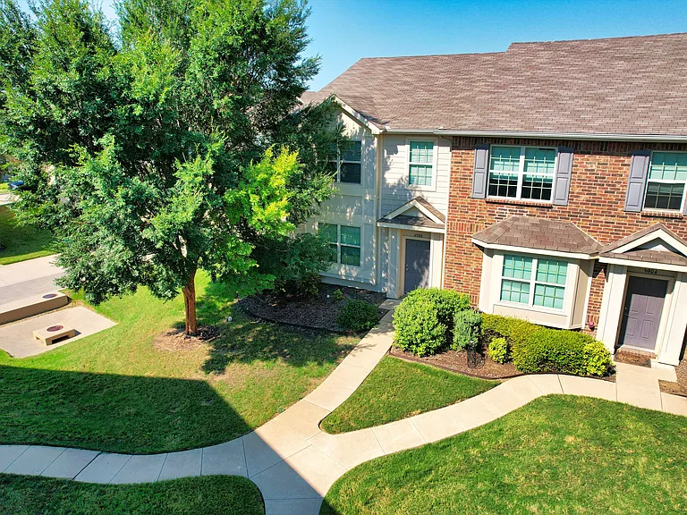 6900 Carrington Ln — Photo 36