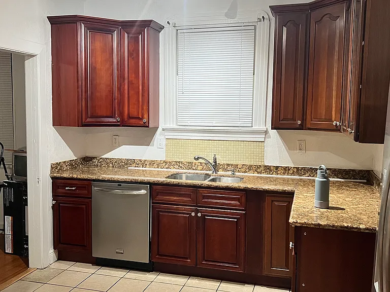 3538 Franklin Ave — Photo 12