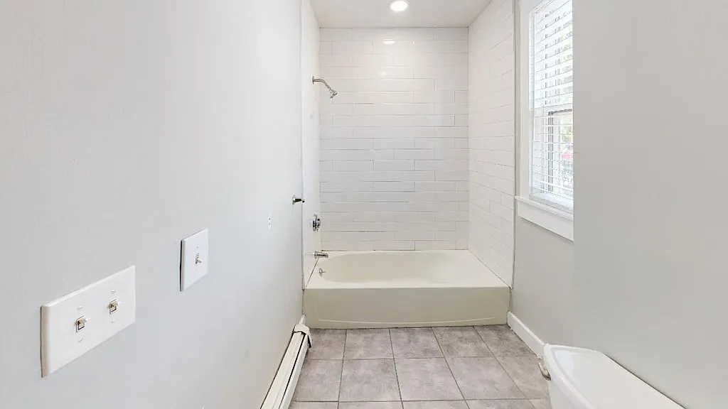 2 bed, 750 sqft, $2,200 — Photo 1