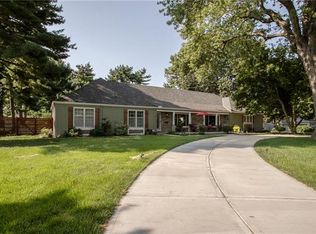 305 W 112th St, Kansas City, MO 64114