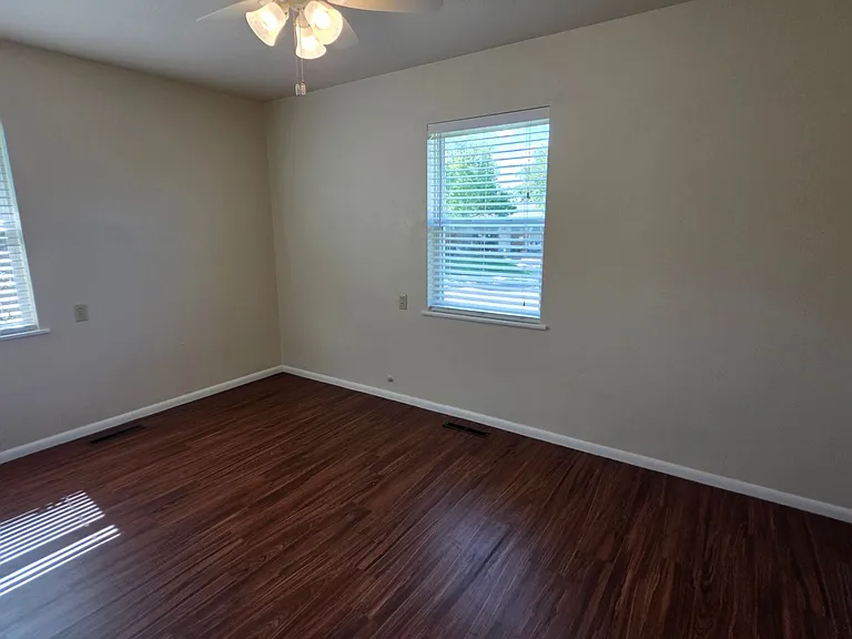 6251 Shadydell Dr — Photo 16