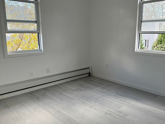 3rd image of 187 Burbank Ave #4