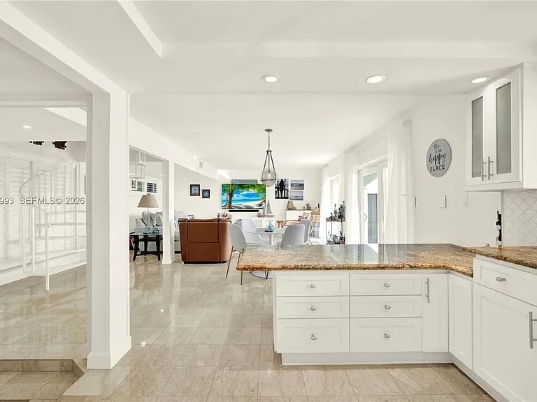 69 Shoreland Dr — Photo 8