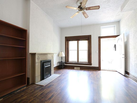 2nd image of 820 S Claremont Ave