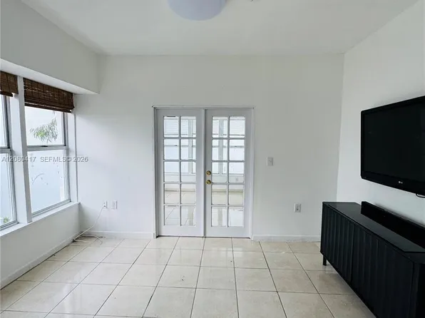 227 1st St #8, Miami Beach, FL 33139