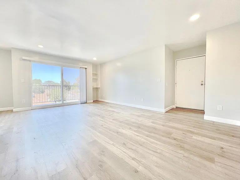 7437 Haskell Avenue — Photo 3