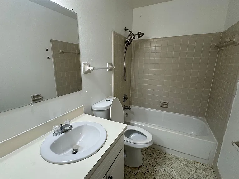 3233 Hillcrest Ln — Photo 10