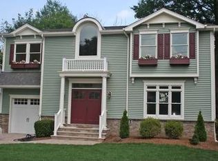 111 Frederick Pl, Bergenfield, NJ 07621