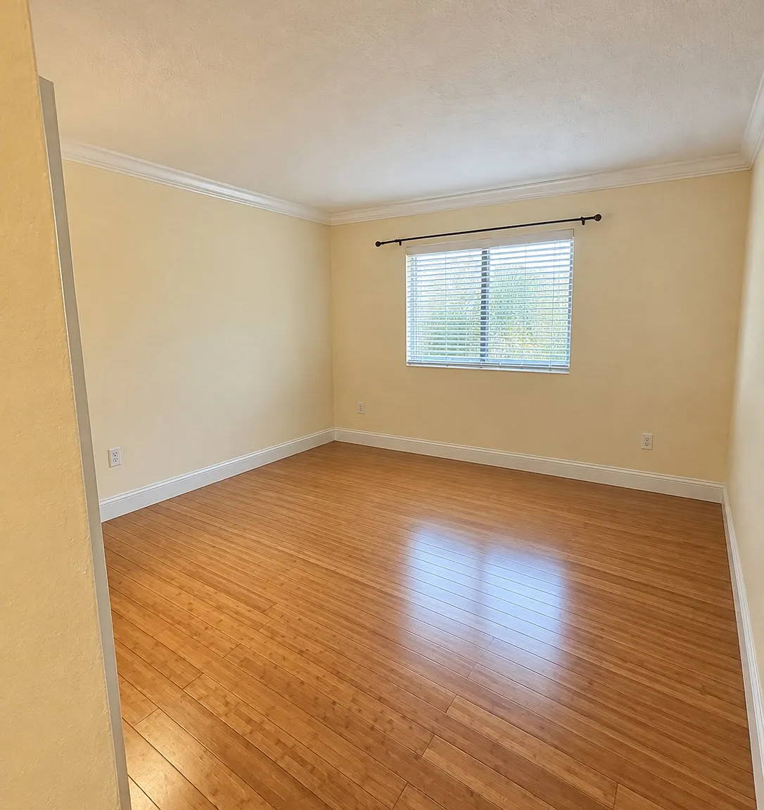 2 bed, 650 sqft, $1,965 — Photo 3